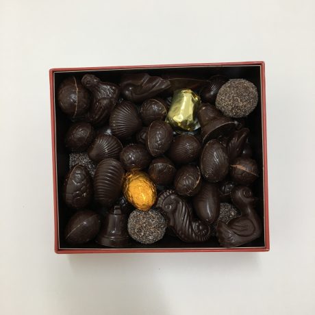 Boîte Pâques assortiment de chocolats noirs avec alcool